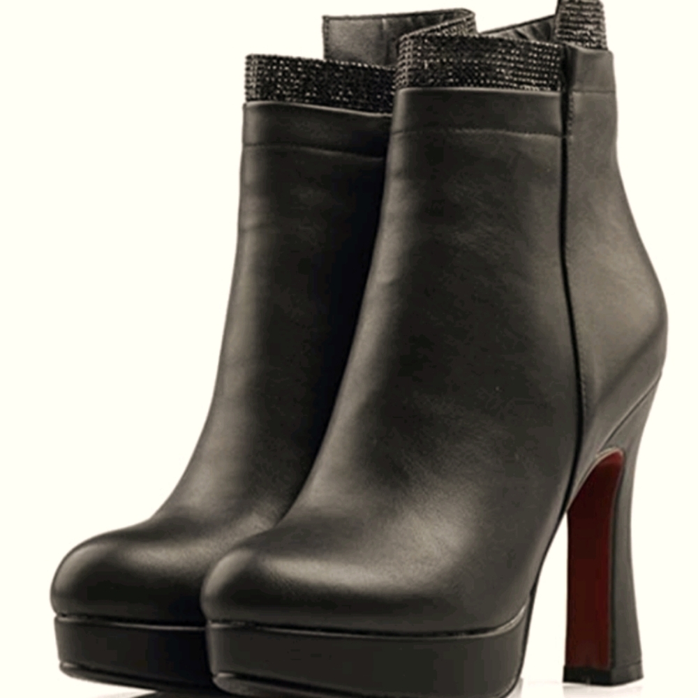 NWT BLACK ANKLE BOOTS
